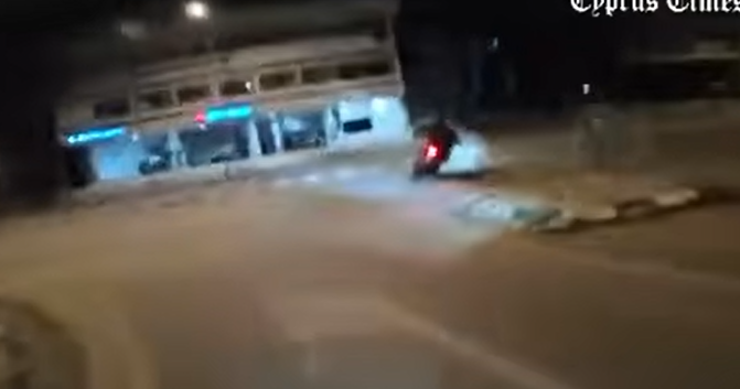 Σκηνές κινηματογραφικής ταινίας στη Λευκωσία – Μοτοσικλετιστής κίνδυνος-θάνατος καταδιώκεται από μέλος της ομάδας Ζ (βίντεο)