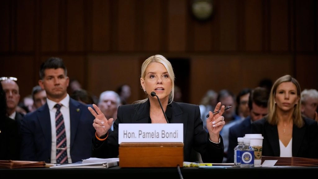 Ο Τραμπ απέπεμψε από την κυβέρνηση την Υπουργό Δικαιοσύνης Παμ Μπόντι