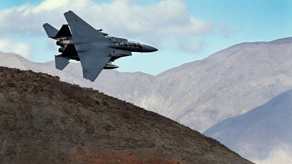 «Ήταν τυχεροί»: Με πύραυλο που εκτοξεύτηκε από τον ώμο η κατάρριψη του F-15 λέει ο Τραμπ