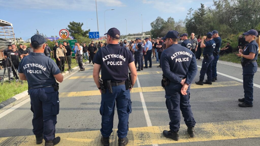 Χάος στη Ριζοελιά: «Θεωρούμε πως πετύχαμε τον σκοπό μας», λέει η Αστυνομία – Δυσαρέσκεια Φυτιρή για τον σχεδιασμό