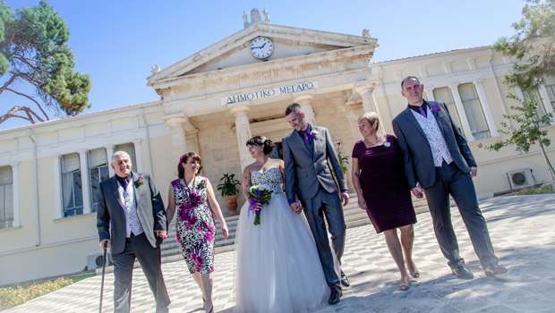 Πολιτικοί γάμοι: Ξεθάρρεψαν από τον πόλεμο, ξανάρχισαν οι αιτήσεις