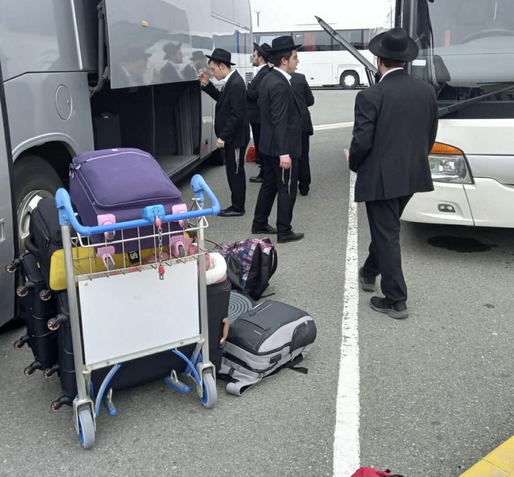 Πυκνώνουν οι αφίξεις ισραηλινών – Υπό οδηγία ακόμη οι βρετανοί