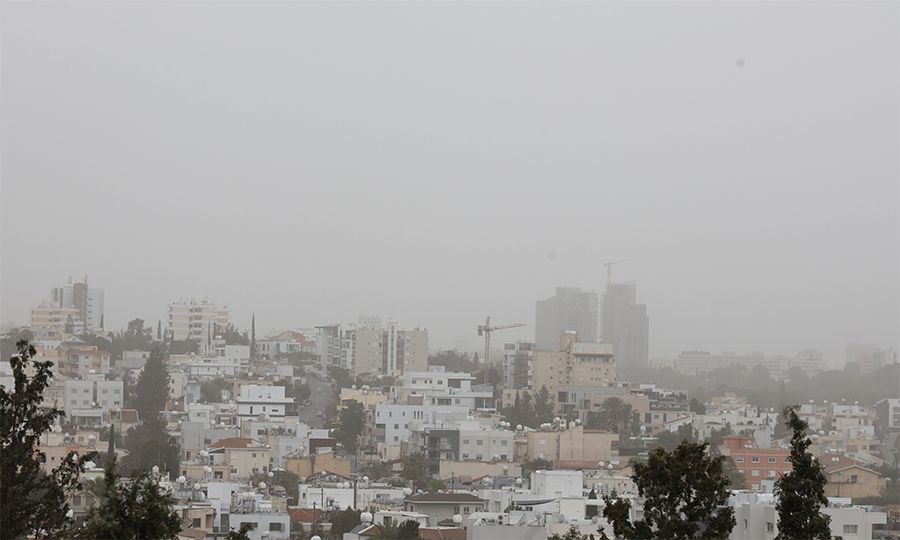 Σκόνη και βροχές συνθέτουν το σκηνικό του καιρού – Ανεβαίνει η θερμοκρασία