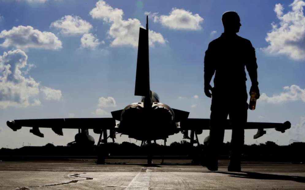 Το παράδοξο της κυβέρνησης Στάρμερ: Ετοιμάζεται για πόλεμο και ζητά περικοπές 3,5 δισ. από τον στρατό