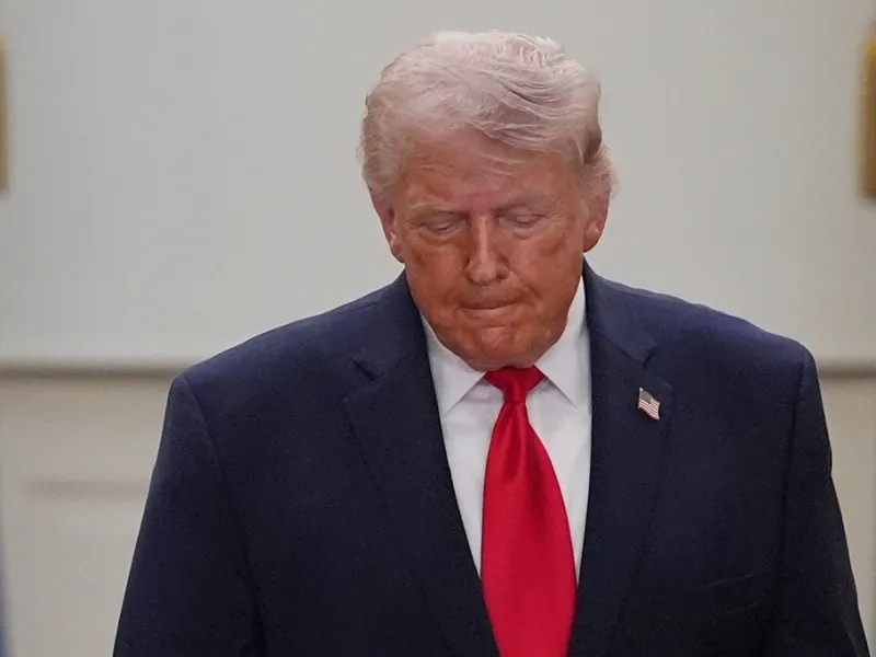 Θρίλερ για τον δεύτερο πιλότο μαχητικού αεροσκάφους των ΗΠΑ – «Δεν ξέρω πως θα αντιδράσω αν πάθει κακό», λέει ο Τραμπ – Το Ιράν δίνει αμοιβή σε όποιον τον βρει και πυροβολεί αμερικανικά ελικόπτερα διάσωσης