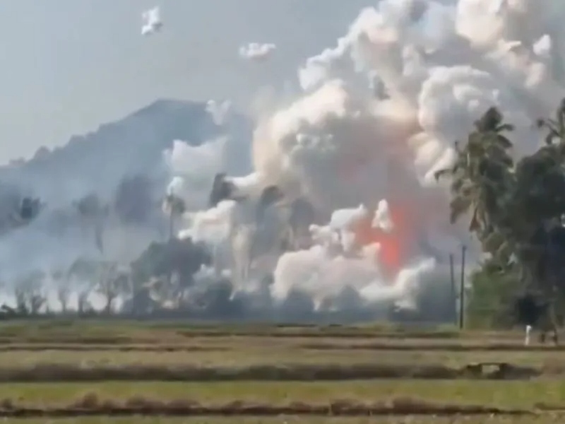 Τραγωδία σε αποθήκη πυροτεχνημάτων στην Ινδία: Τουλάχιστον 13 νεκροί και 40 τραυματίες από πυρκαγιά