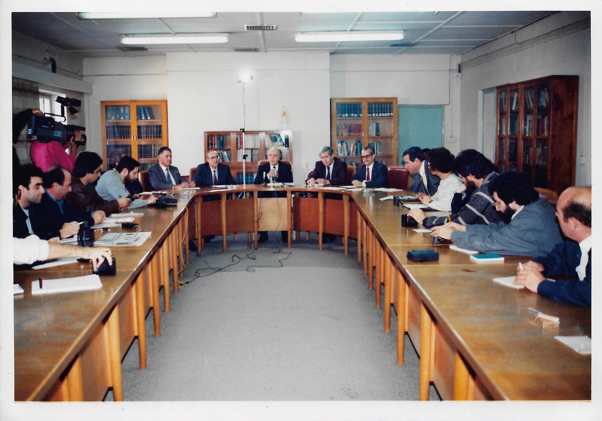 Από το σημειωματάριο μου: Οι κάμερες επιστρέφουν στη Βουλή — αυτή τη φορά ας γίνει σωστά