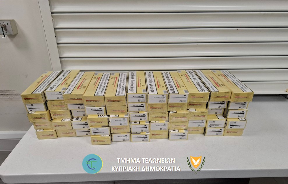 Δύο συλλήψεις στο Αεροδρόμιο Λάρνακας – Τους τσάκωσαν με χιλιάδες αδασμοφρορολόγητα τσιγάρα στις αποσκευές τους