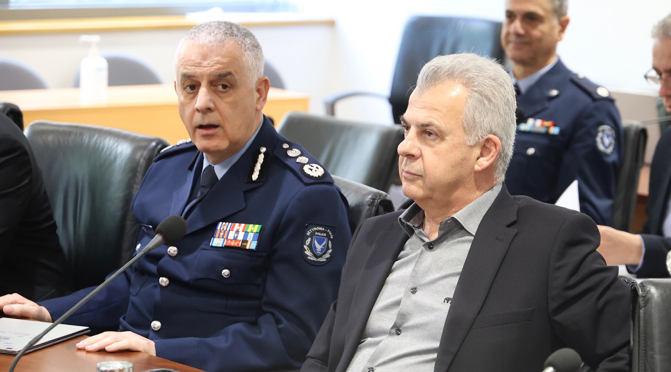 Όλα στο φως, όσο πιο γρήγορα γίνεται και προπάντων πειστικά