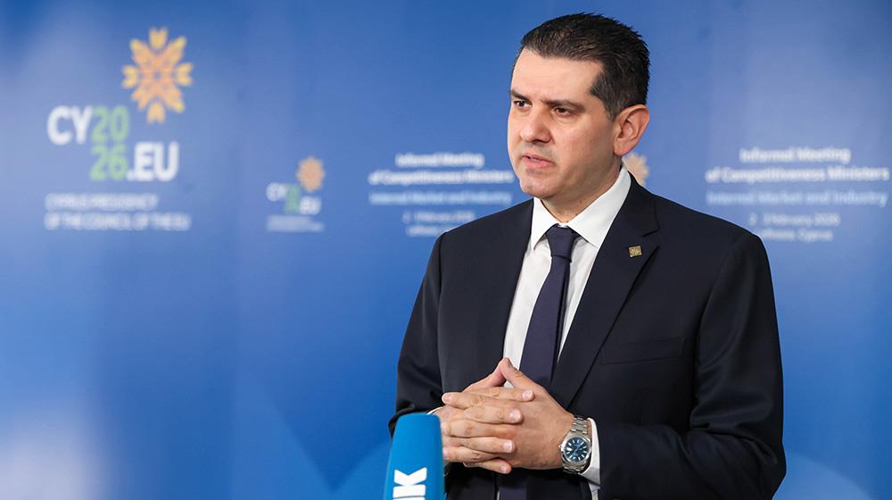 Ξενύχτησε ο Δαμιανός στο Ευρωκοινοβούλιο αλλά πήρε παράταση η έγκριση της συμφωνίας με ΗΠΑ για δασμούς