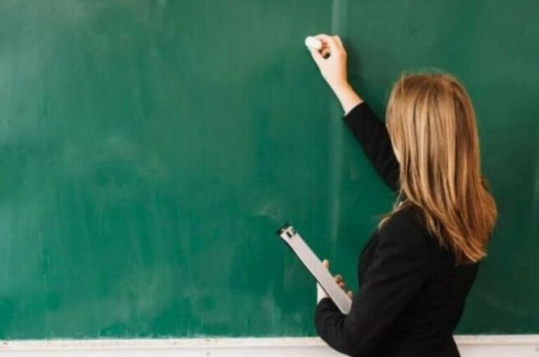 Οι εκπαιδευτικοί στον… Πρόεδρο και ο Πρόεδρος στο… Ανώτατο