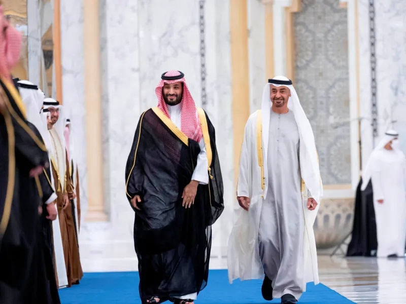 Το παρασκήνιο που τίναξε τις σχέσεις των χωρών του Κόλπου στον αέρα – Πώς τα ΗΑΕ πίεσαν για κοινό μέτωπο κατά του Ιράν
