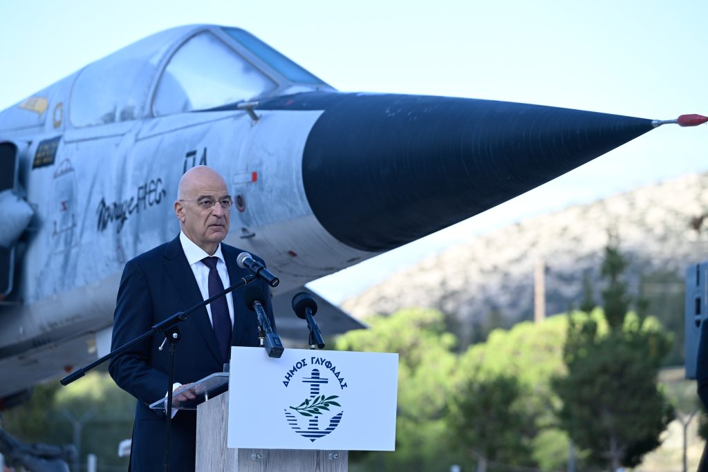 Οι Τούρκοι παρενόχλησαν το αεροσκάφος Δένδια και των υπουργώ