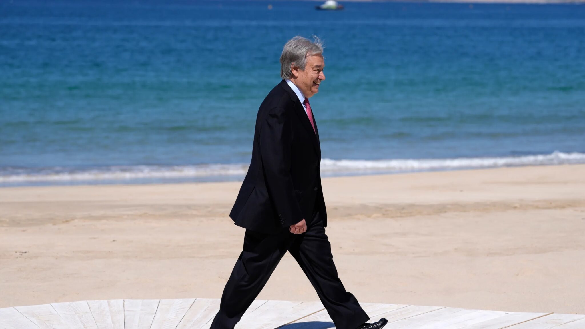 Guterres walking by the sea
